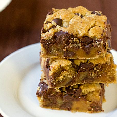 Salted Caramel Chocolate Chip Cookie Bars