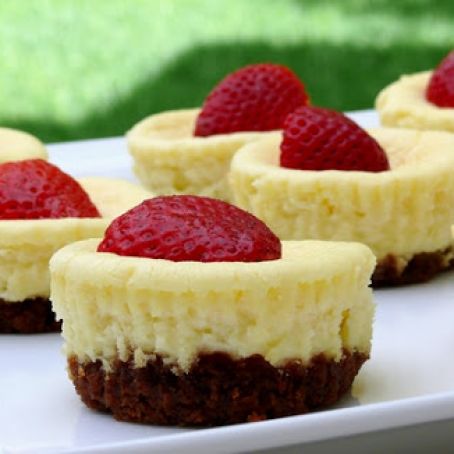 Mini Baked Cheesecakes with Strawberries