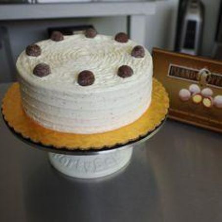 Papaluas Fudge & Coconut Mele Mac Cake