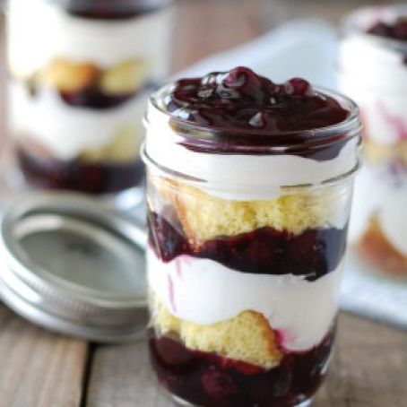 BLUEBERRY TRIFLE MASON JARS