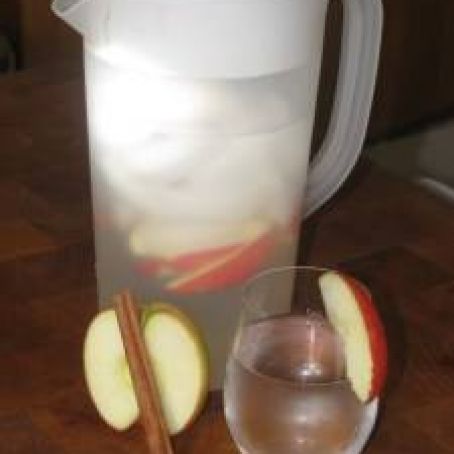 Detox Apple Cinnamon Water