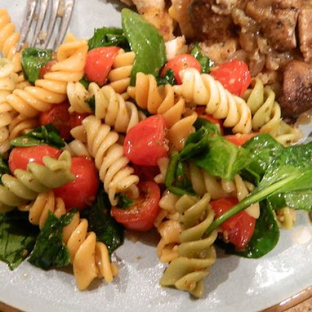 Tortellini with Spinach and Cherry Tomatoes