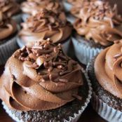 CREAMY CHOCOLATE FROSTING