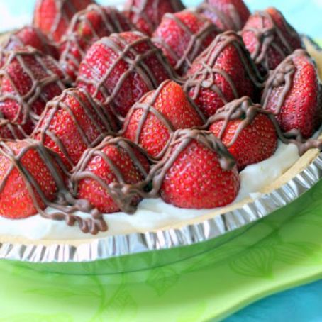 Chocolate-Drizzled Strawberries and Cream Pie
