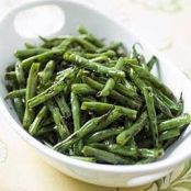GREEN BEANS SAUTÉED WITH ROASTED RED PEPPERS AND BASIL
