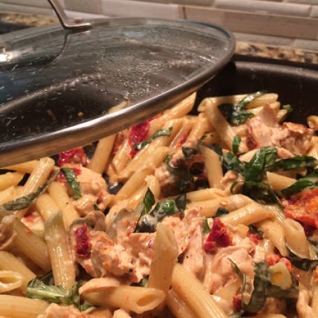 Chicken Mozzarella Pasta with Sun-Dried Tomatoes