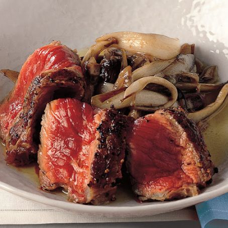 Beef tagliata with radicchio and gorgonzola
