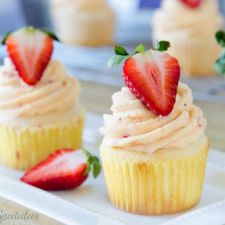 Fresh Strawberry Buttercream Cupcakes