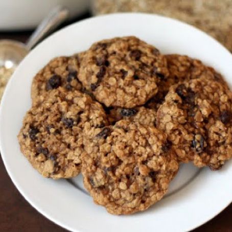 Chewy Oatmeal Raisin Cookies