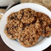 Chewy Oatmeal Raisin Cookies