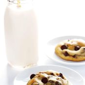 THE BEST CHOCOLATE CHIP COOKIES