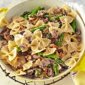 Creamy Farfalle with Cremini, Asparagus & Walnuts