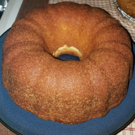 Perfect Pound Cake (7-Up Cake) adapted from The Pioneer Woman Recipe ...
