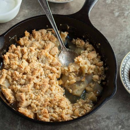 Paleo CARAMEL APPLE CRUMBLE