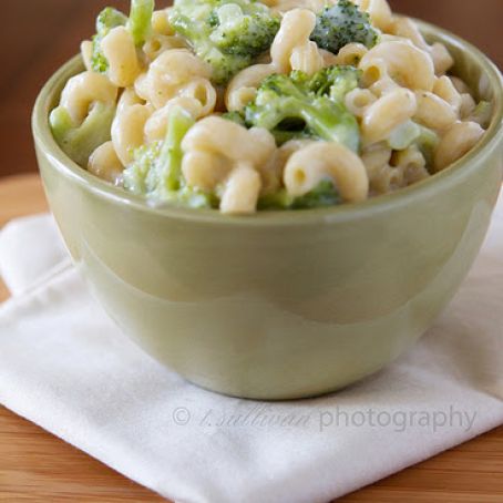 Broccoli & White Cheddar Mac & Cheese