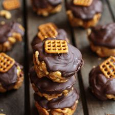 Snickerdoodle Peanut Butter Chocolate Chex Mix Bars