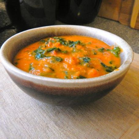 Creamy tomato and kale soup