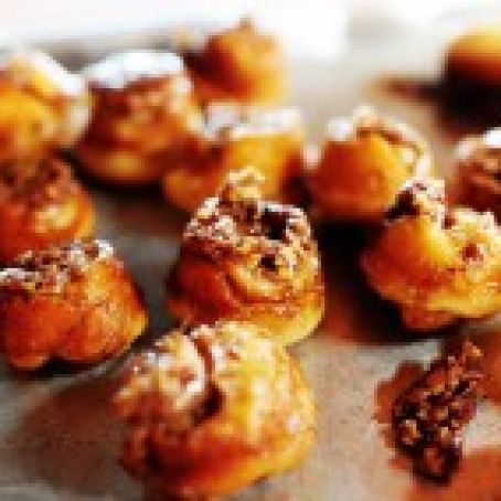 Sticky Pecan Mini-Buns