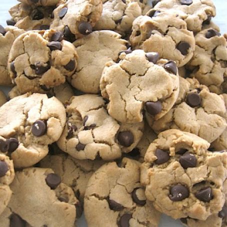 Vegan Peanut Butter Chocolate Chip Cookies