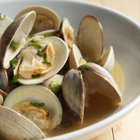 Asari Sakamushi (Steamed Clams with Soy, Butter and Garlic)