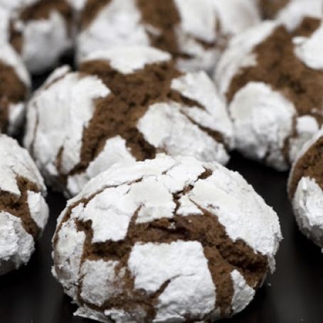 Chocolate crinkle cookies