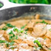 CHICKEN IN WHITE WINE SAUCE WITH MUSHROOMS
