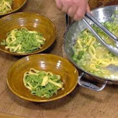 Fettucine alfredo with fresh asparagus