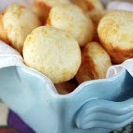 Quick Brazilian Cheese Rolls {Pao de Queijo