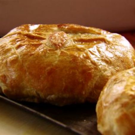 BRIE AND ONION PUFF