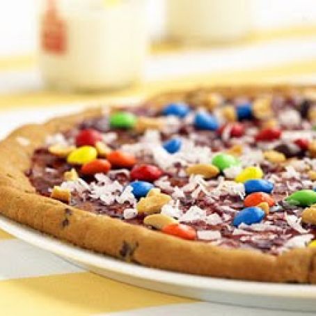 Chocolate-Chip Cookie Pizza