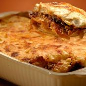 Potato gratin with caramelized onions and prosciutto