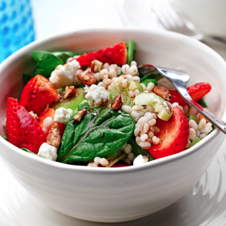 Barley Salad with Spinach and Strawberries