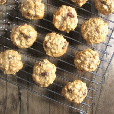 Super Healthy Oatmeal Raisin Cookies