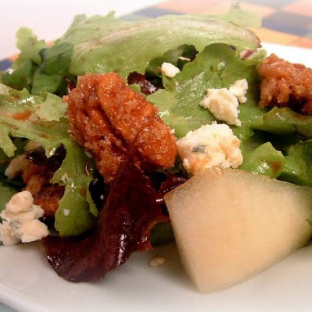 Special Green Salad with Pears, Blue Cheese & Candied Pecans