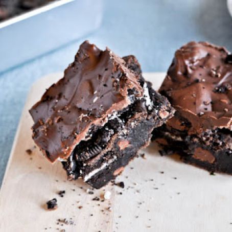 Triple Layer Cookies and Cream Crunch Bars