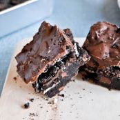 Triple Layer Cookies and Cream Crunch Bars