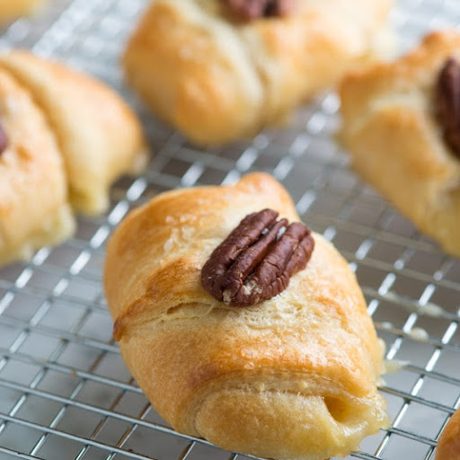 mini baked brie roll ups