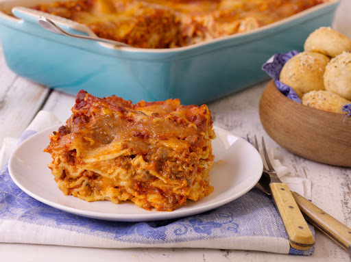 Classic Lasagna with Mozzarella-stuffed Garlic Rolls Recipe - (4.5/5)_image