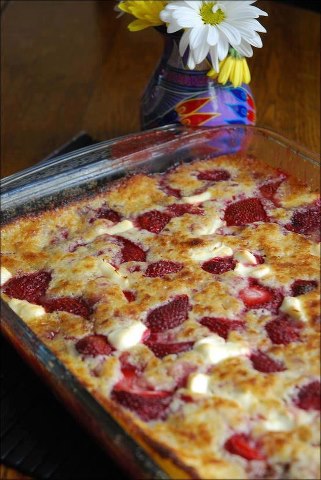 Strawberry Cream Cheese Cobbler Recipe - (4.3/5)_image